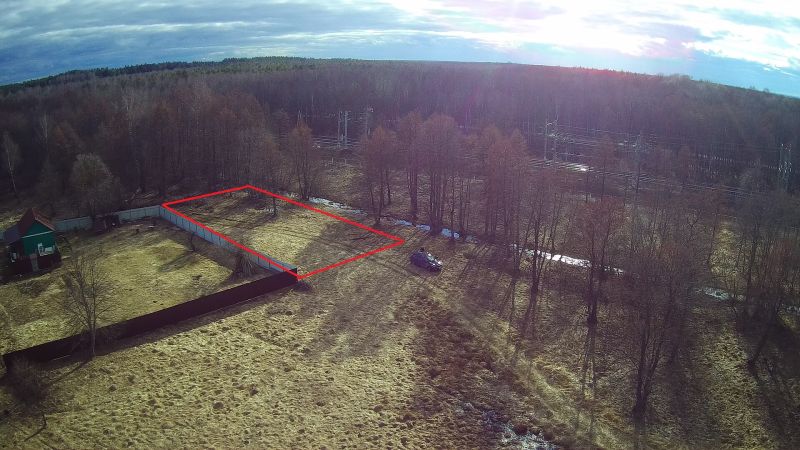 Земельный участок  11 соток  в  пгт Редкино