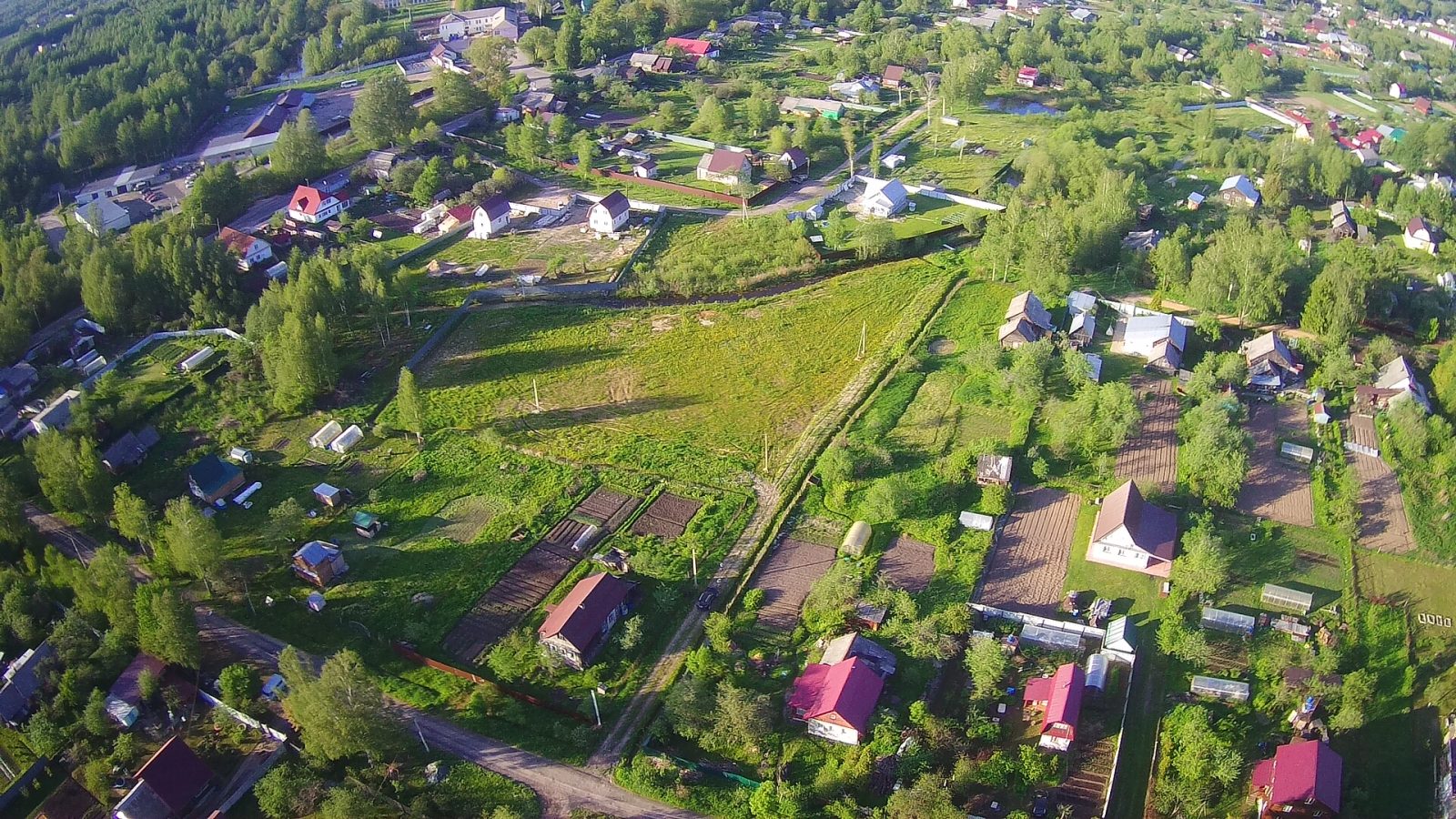 Земельный участок   в  пгт Редкино