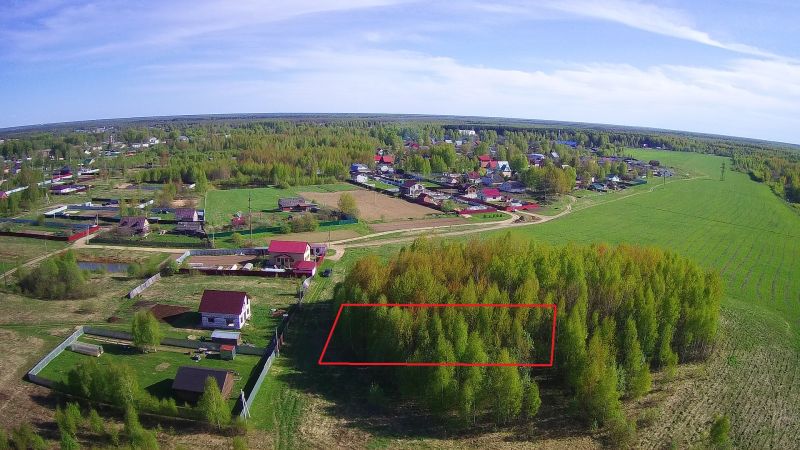 Земельный участок  15 сот  в  пгт Редкино