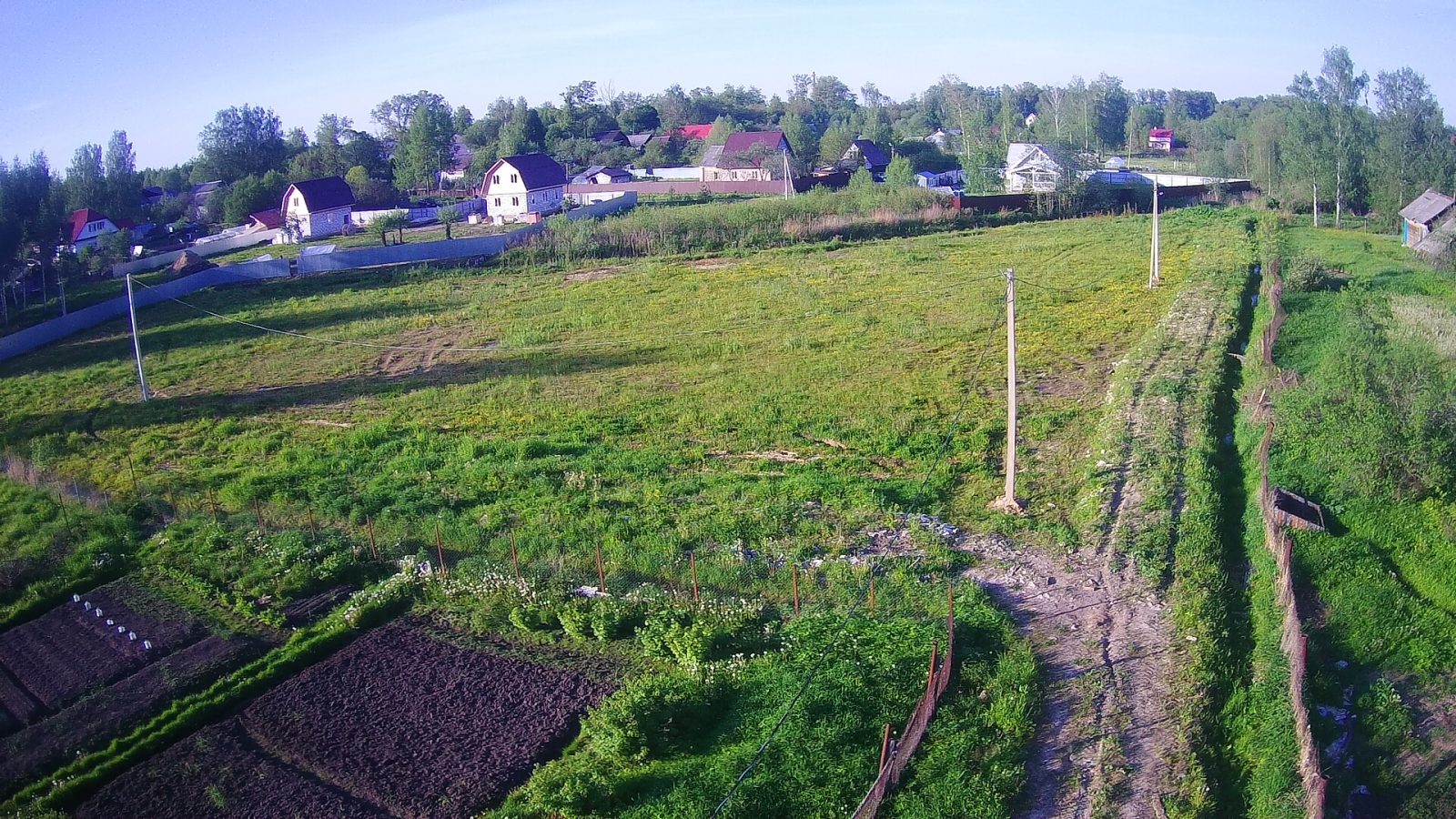 Земельный участок   в  пгт Редкино