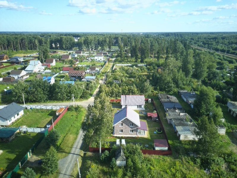 Земельный участок  6 соток  в  пгт Редкино
