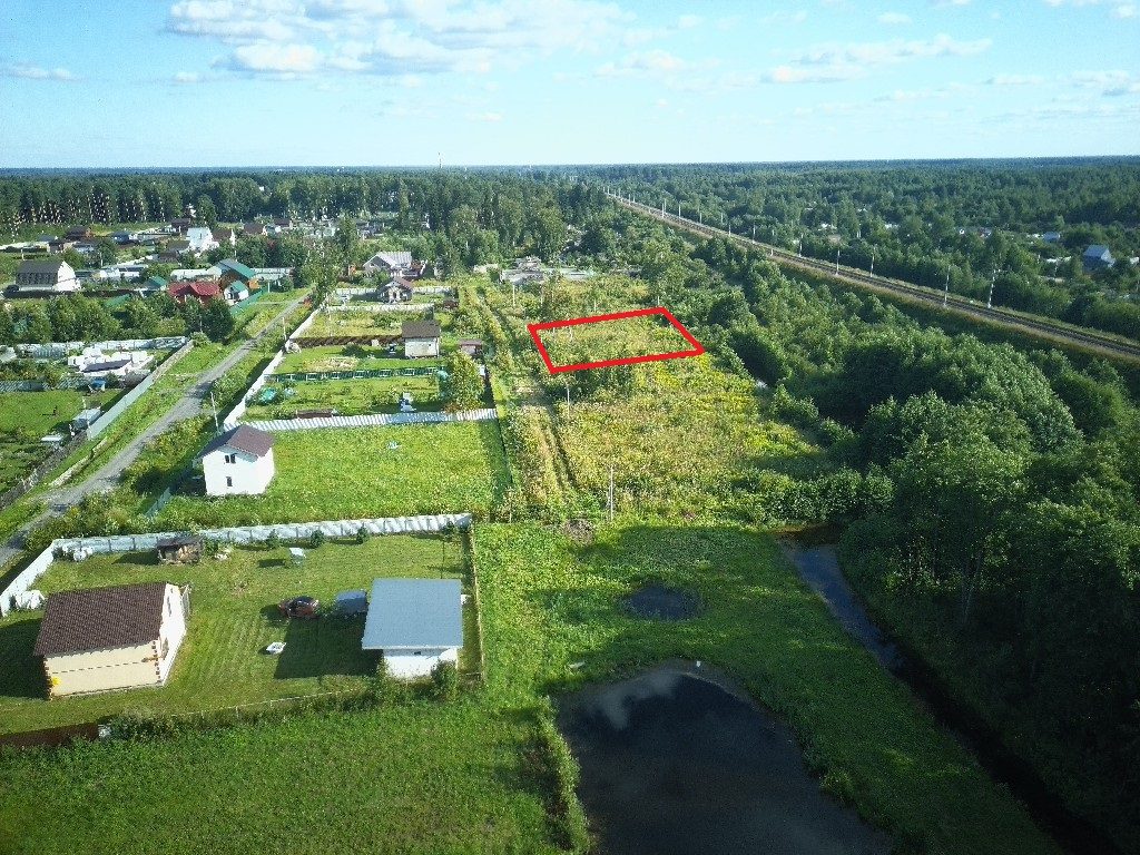 Земельный участок  6 соток  в  пгт Редкино