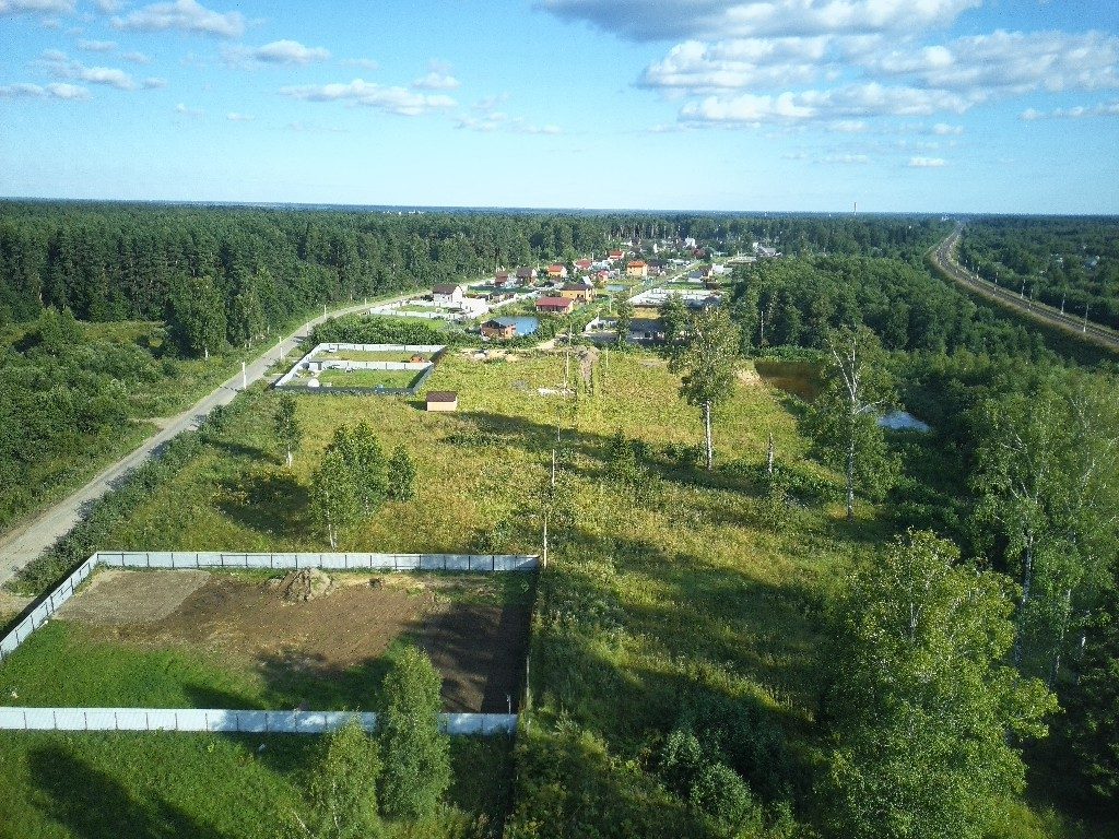 Земельный участок   в  пгт Редкино