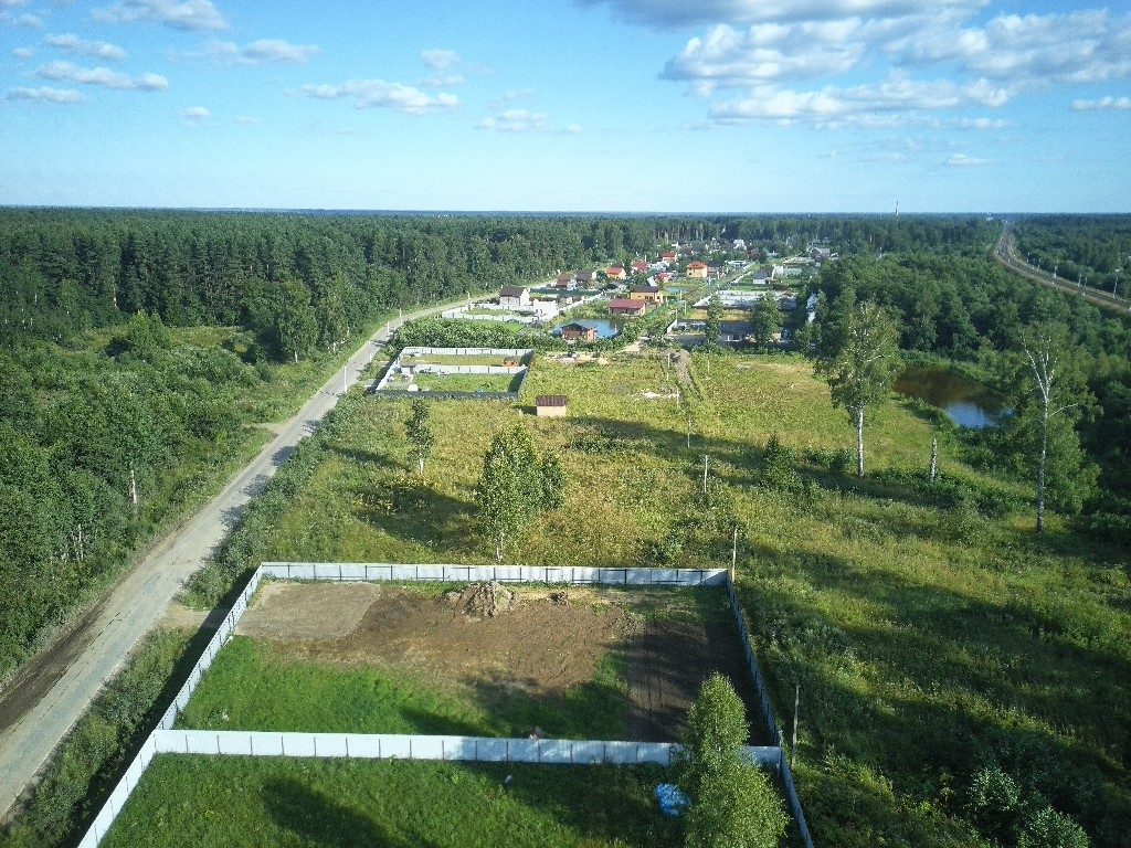 Земельный участок   в  пгт Редкино