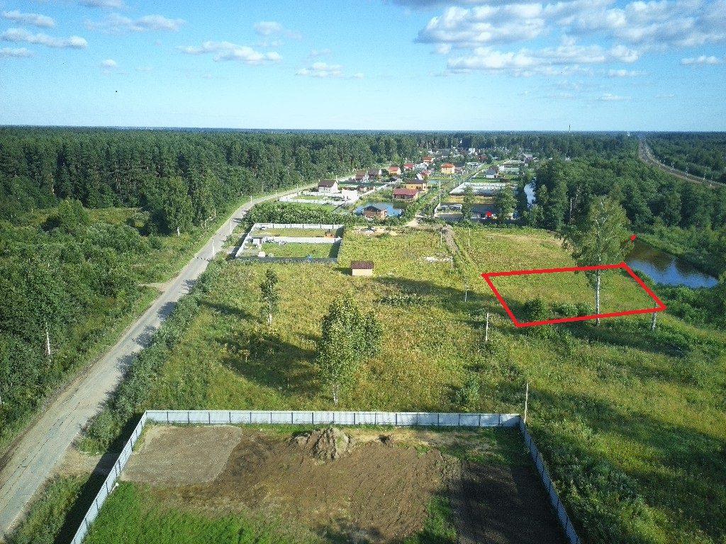 Земельный участок   в  пгт Редкино